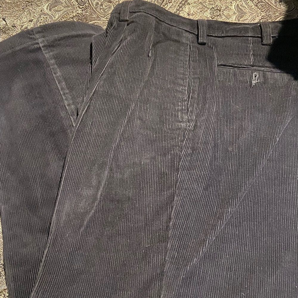 Haggar size 36 x 30 black cords great condition pleated front no cuffs sharp - Picture 3 of 3